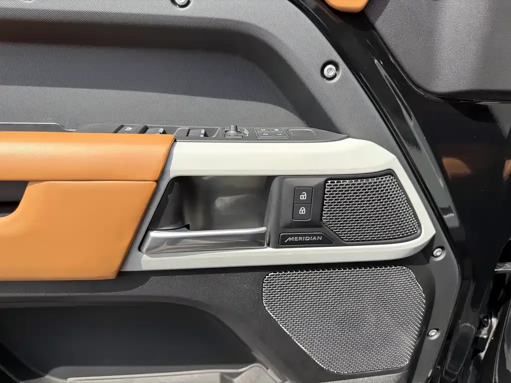 Land Rover Defender — фото 10