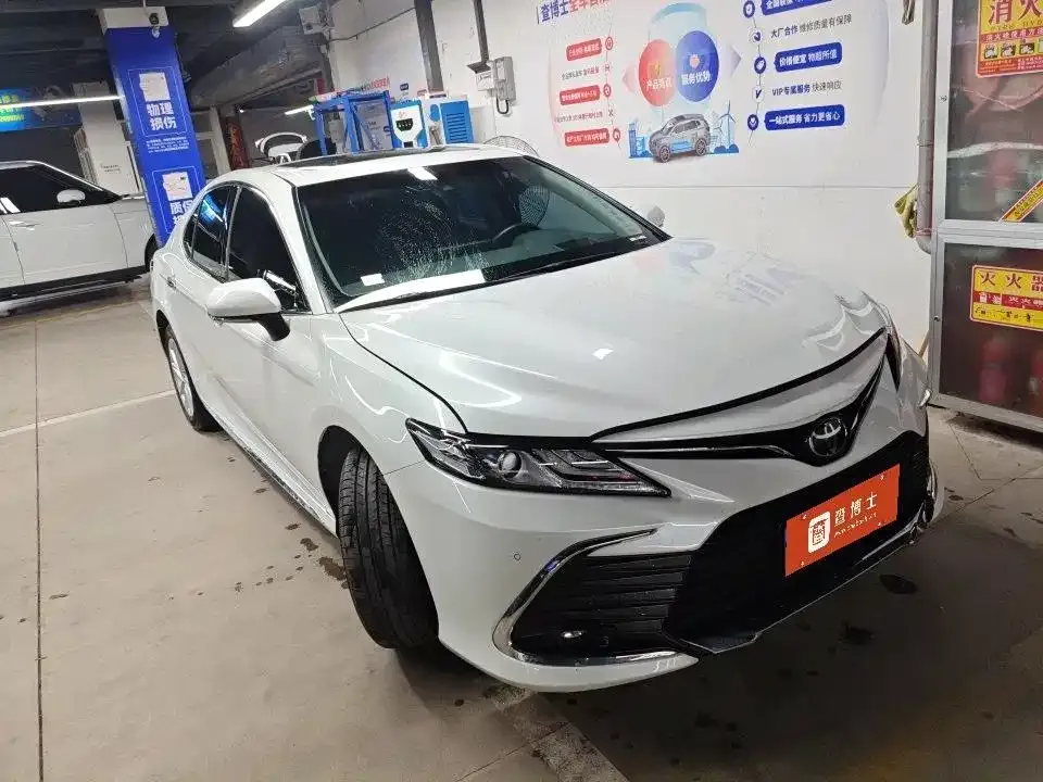 Toyota Camry — фото 5