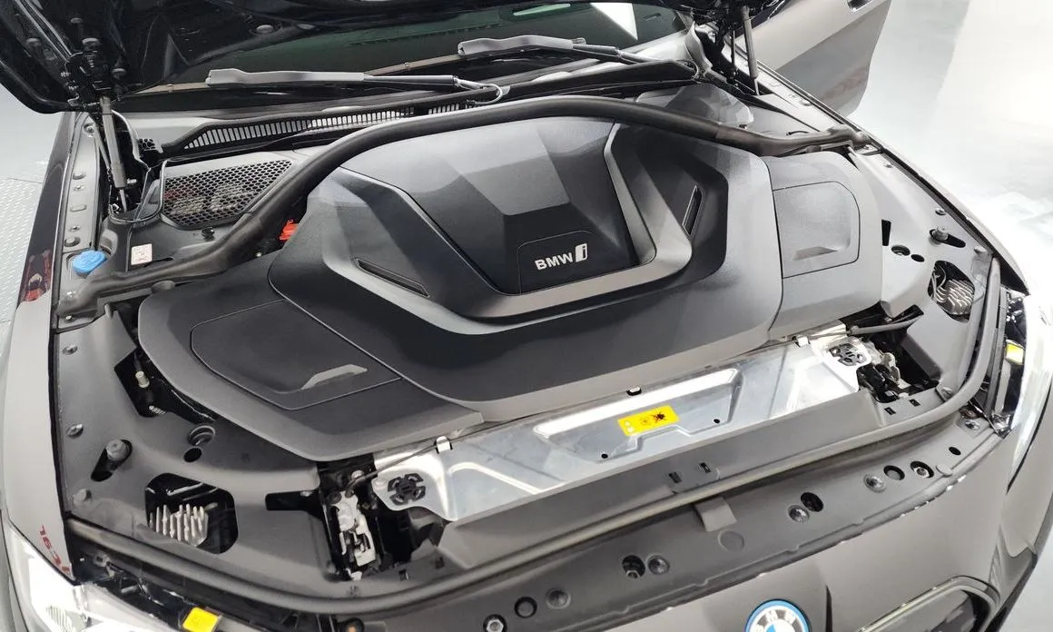 BMW i4 — фото 10