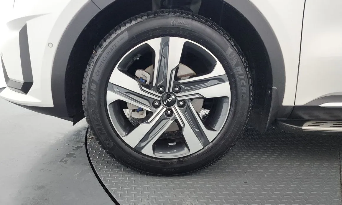Kia Sorento — фото 8