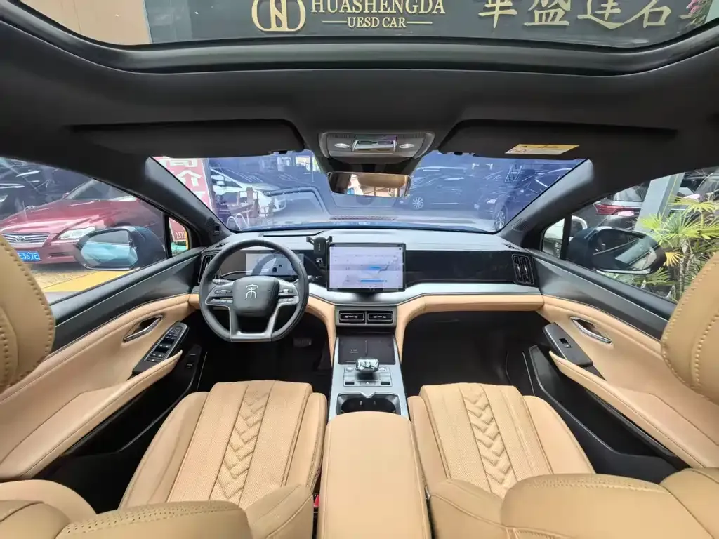 BYD L DM-i — фото 7