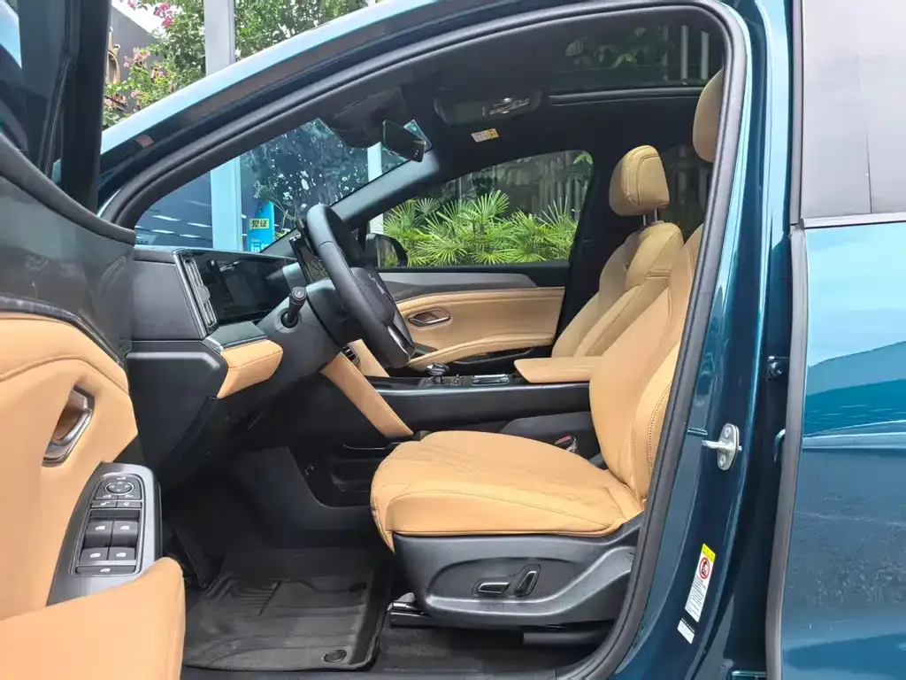 BYD L DM-i — фото 10