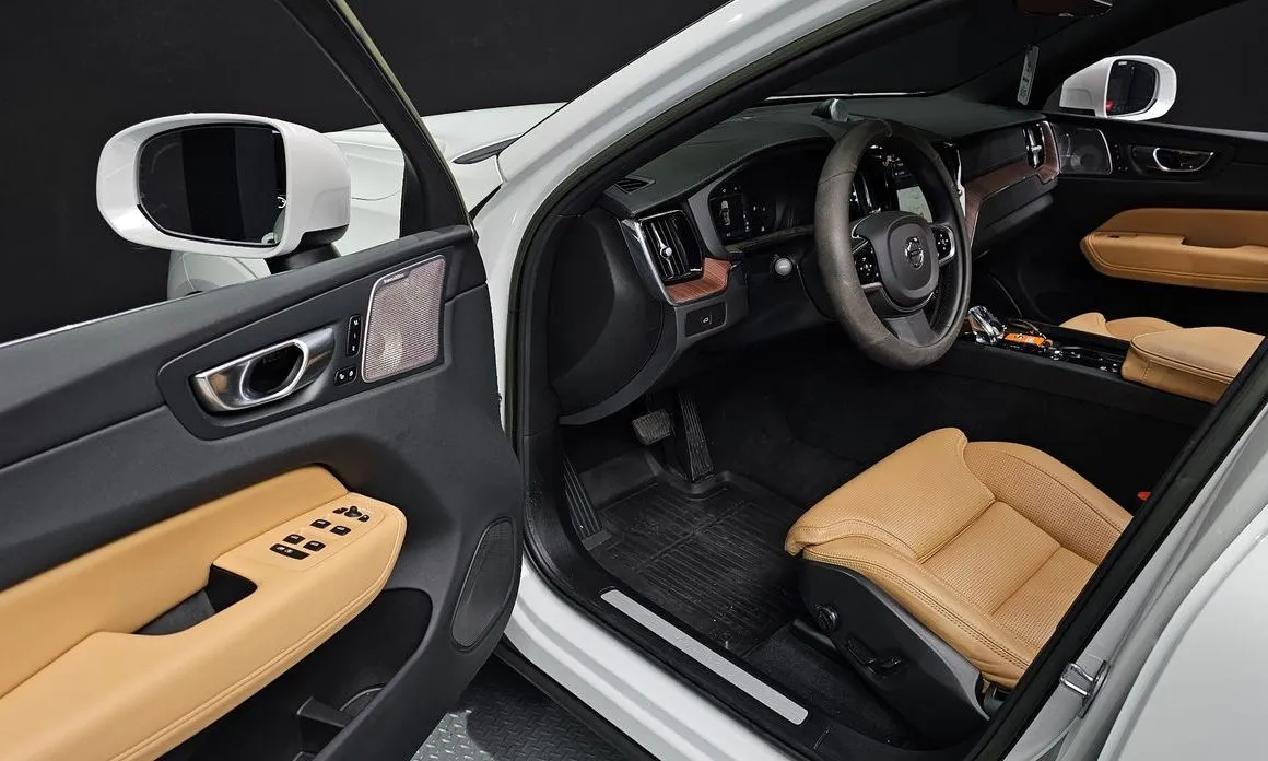 Volvo XC60 2023 из KR, фото 7