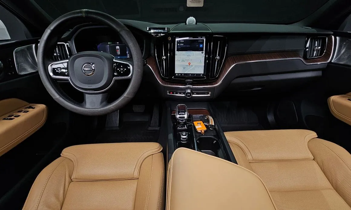 Volvo XC60 2023 из KR, фото 8