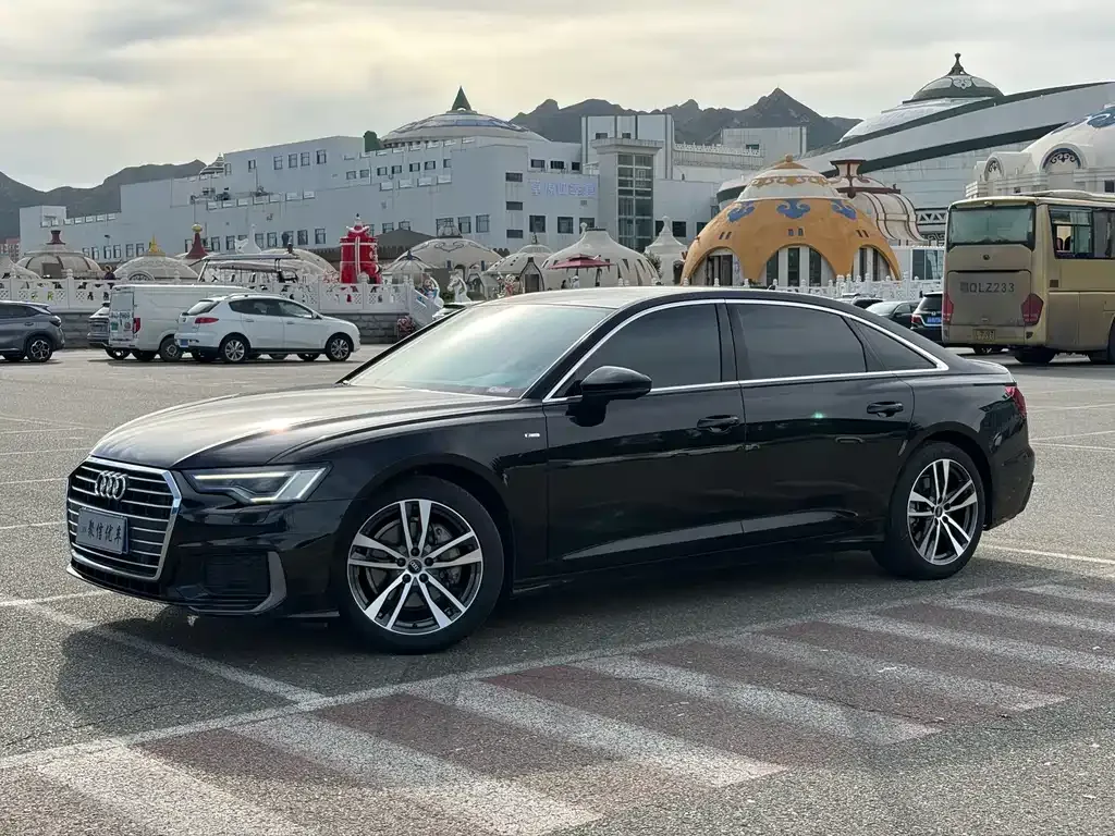 Audi A6L — фото 1