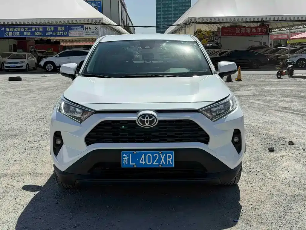 Toyota RAV4 — фото 6