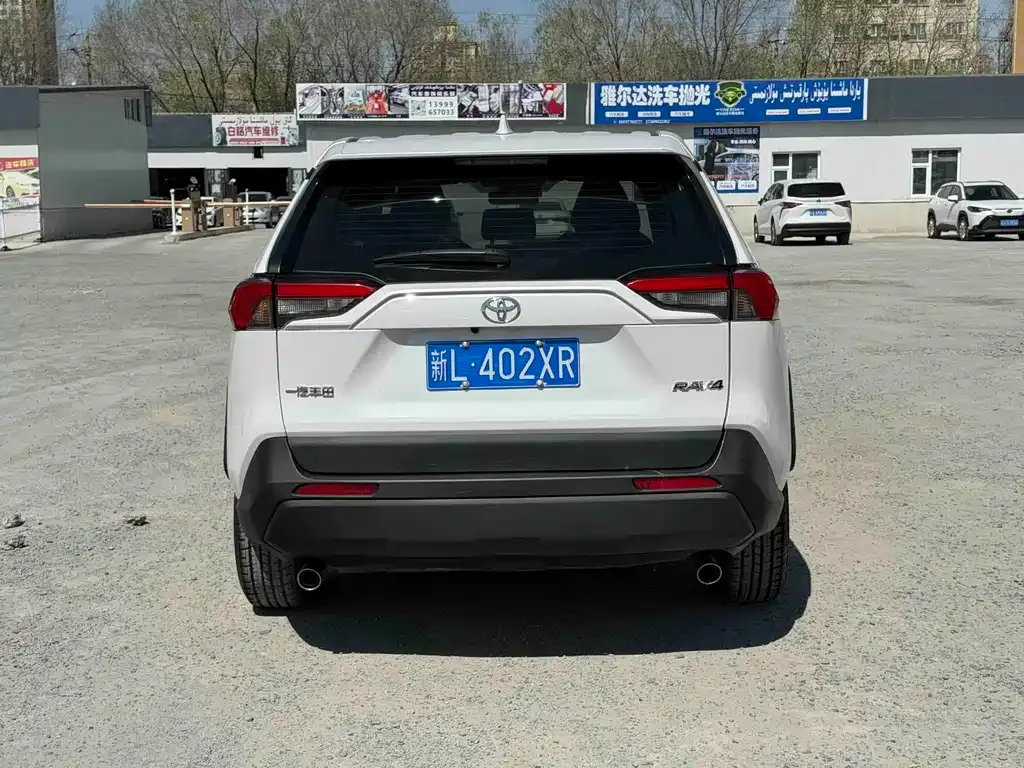 Toyota RAV4 — фото 5