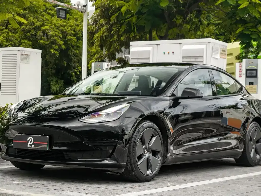 Tesla Model 3 — фото 10