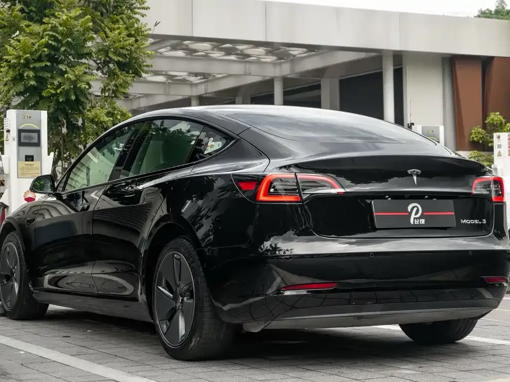 Tesla Model 3 — фото 3