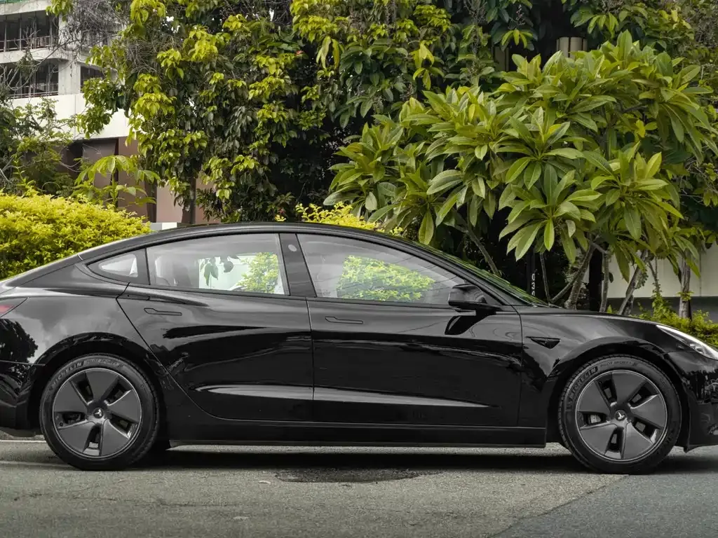 Tesla Model 3 — фото 9