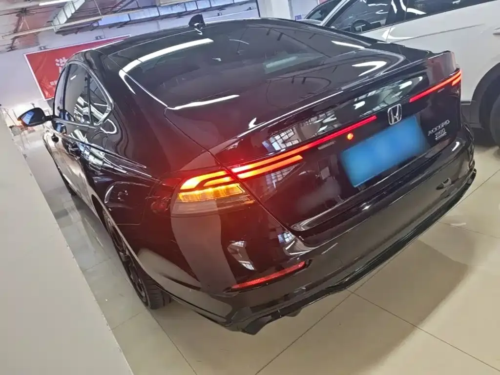 Honda Accord — фото 7