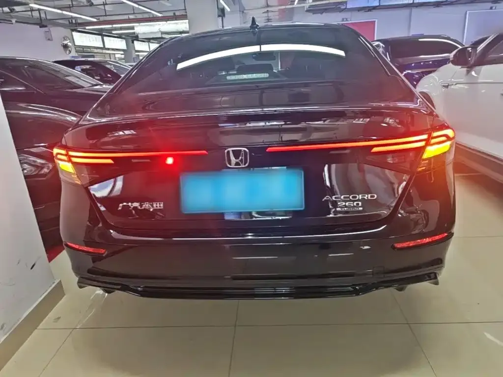 Honda Accord — фото 9