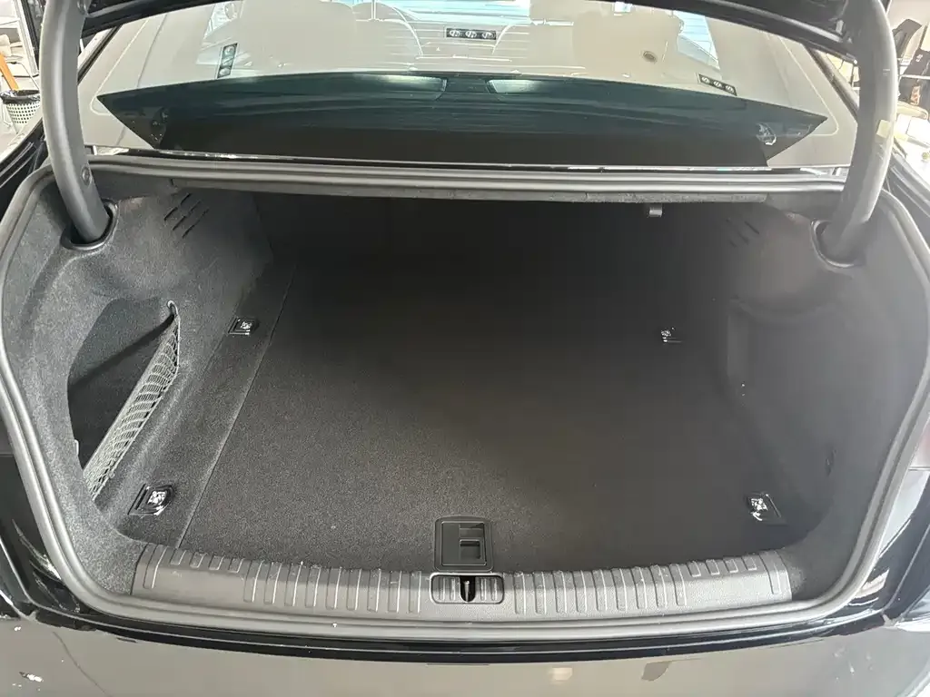 Audi A6L — фото 6