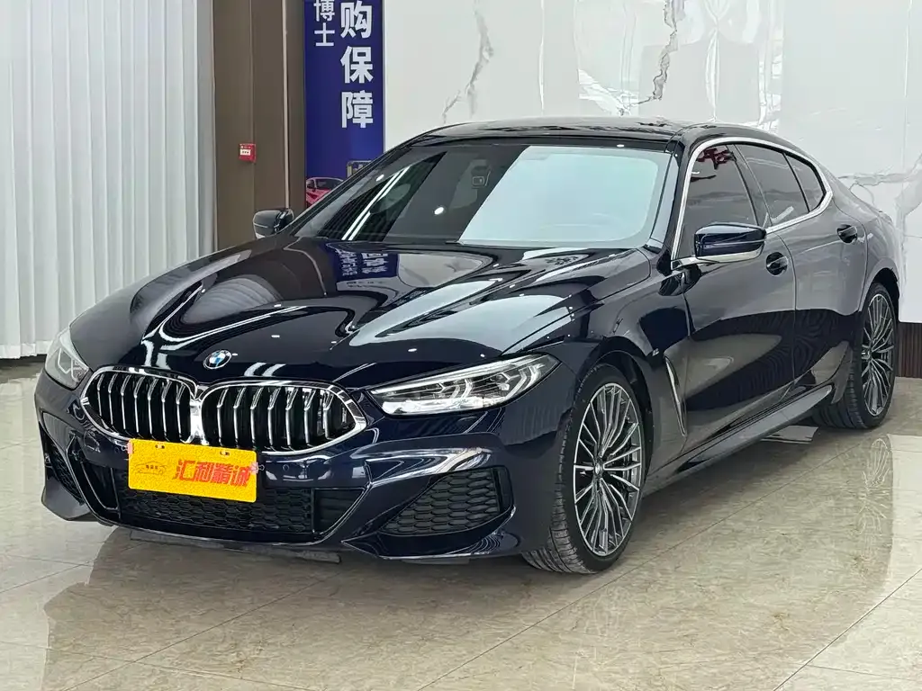BMW 8 Series — фото 1