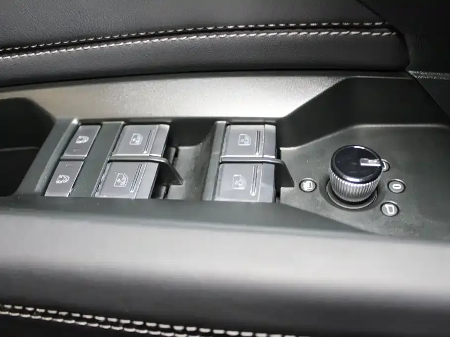 Audi Q4 e-tron — фото 10