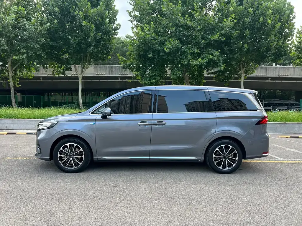 Roewe iMAX8 — фото 8