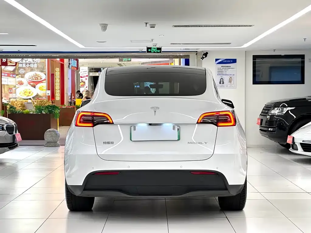 Tesla Model Y — фото 7