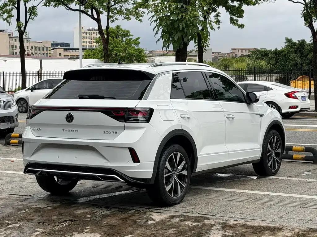 Volkswagen T-Roc — фото 6