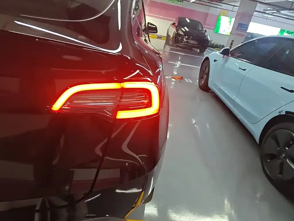Tesla Model Y — фото 6