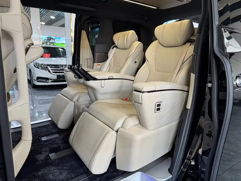 Toyota Vellfire — фото 5