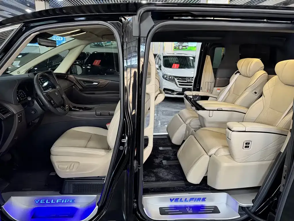 Toyota Vellfire — фото 4