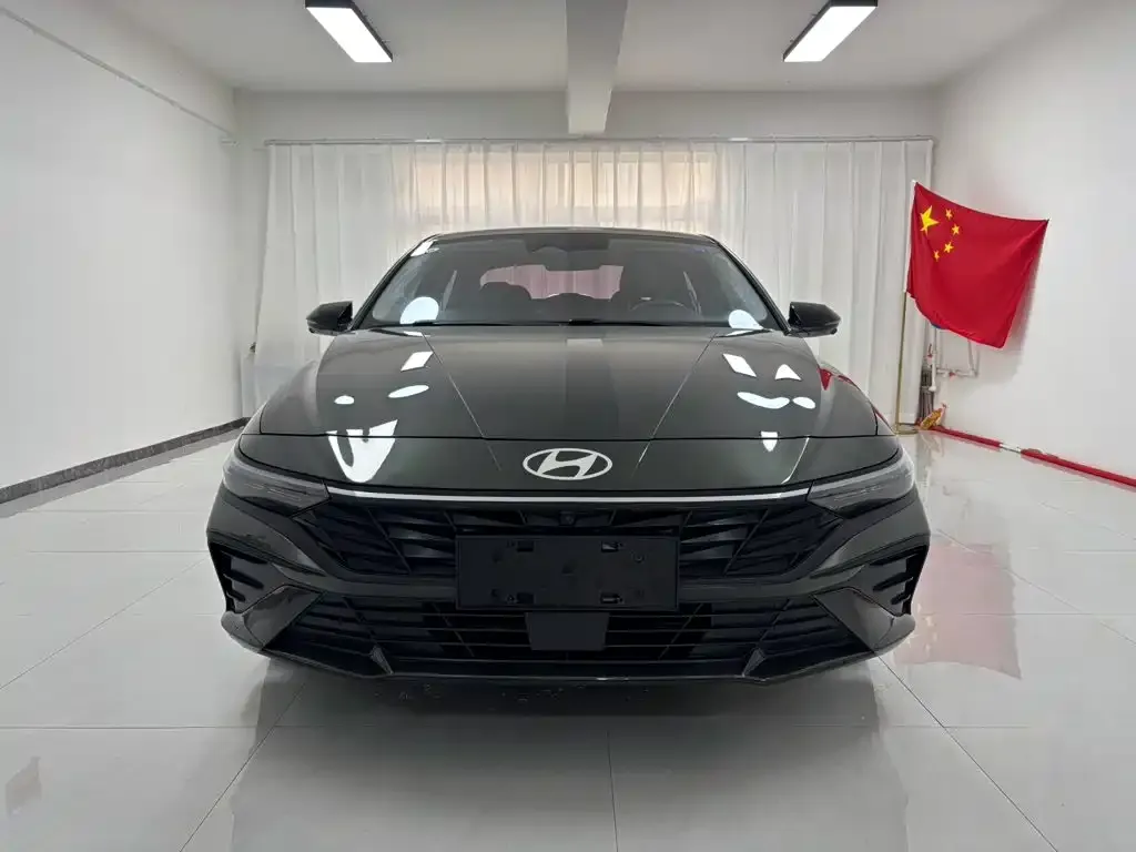 Hyundai Elantra — фото 2