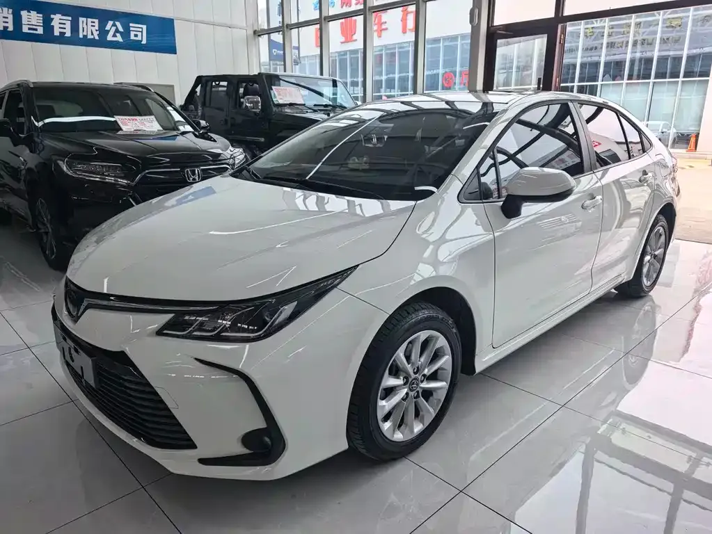 Toyota Corolla — фото 1