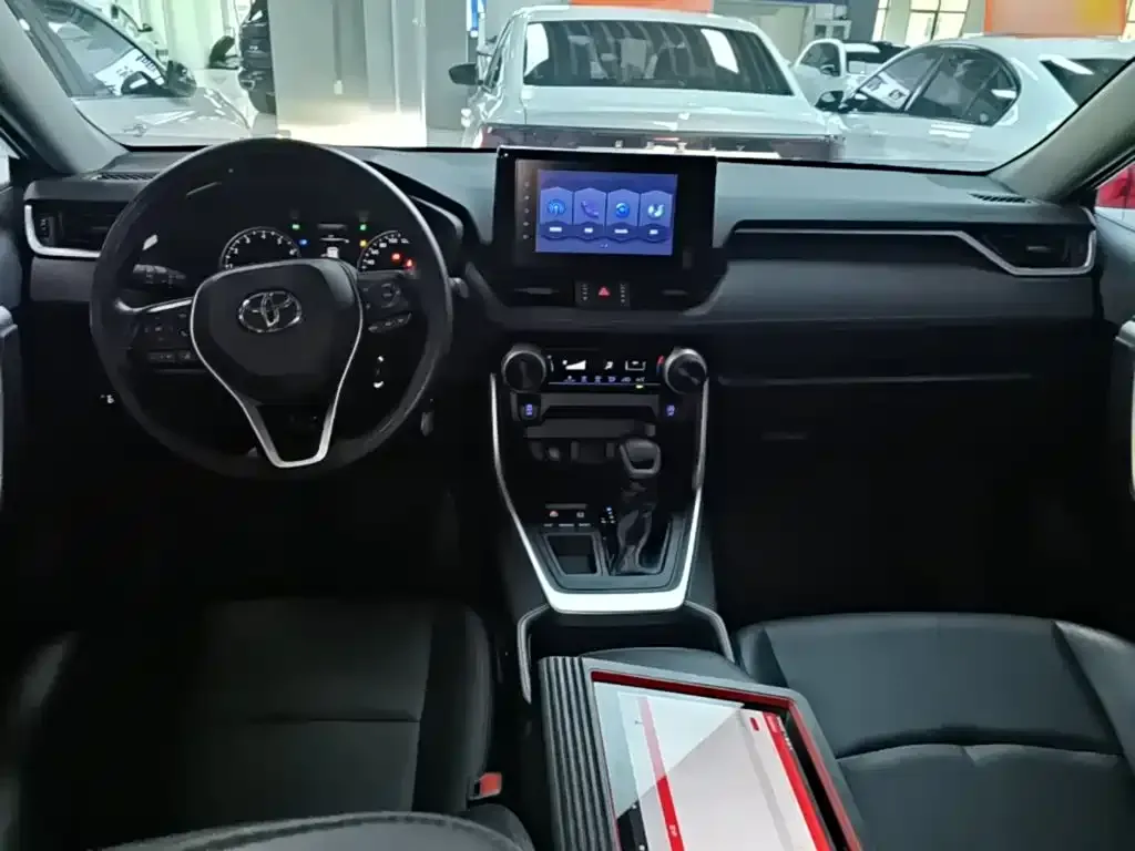 Toyota RAV4 — фото 2