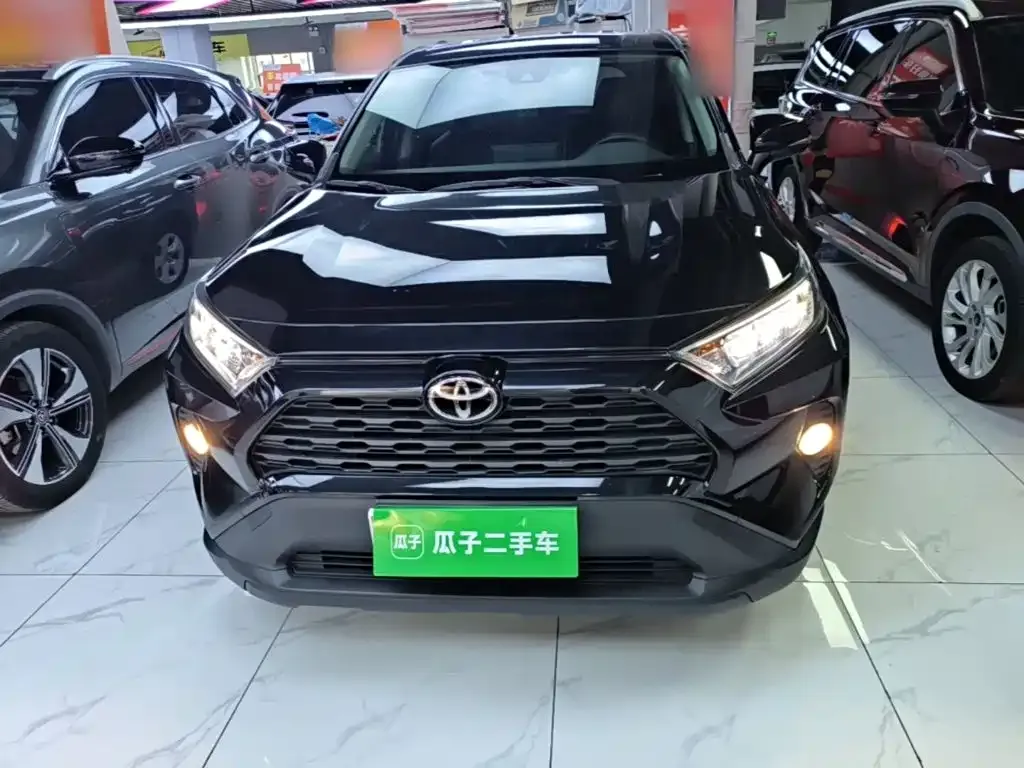 Toyota RAV4 — фото 3