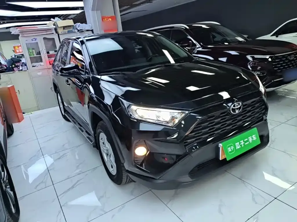 Toyota RAV4 — фото 10