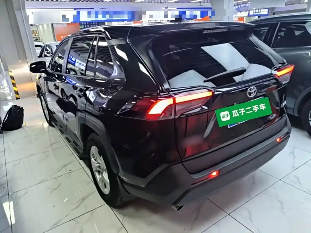 Toyota RAV4 — фото 7