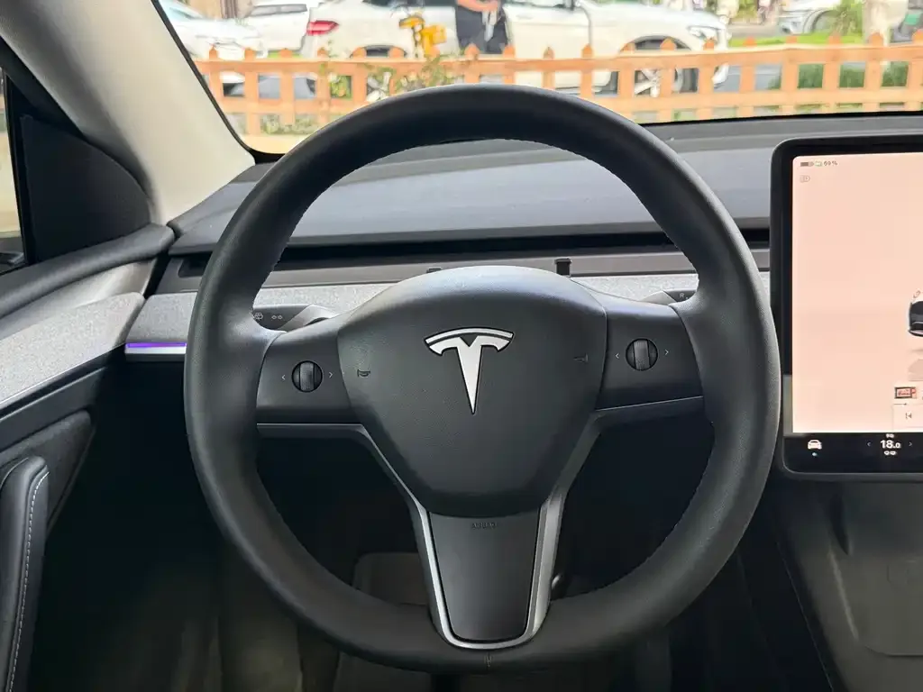 Tesla Model Y — фото 4