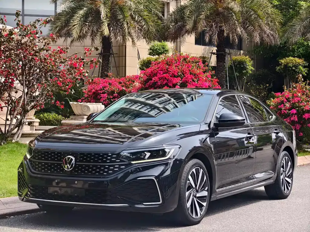 Volkswagen Passat — фото 1