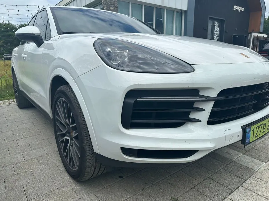 Porsche Cayenne — фото 1