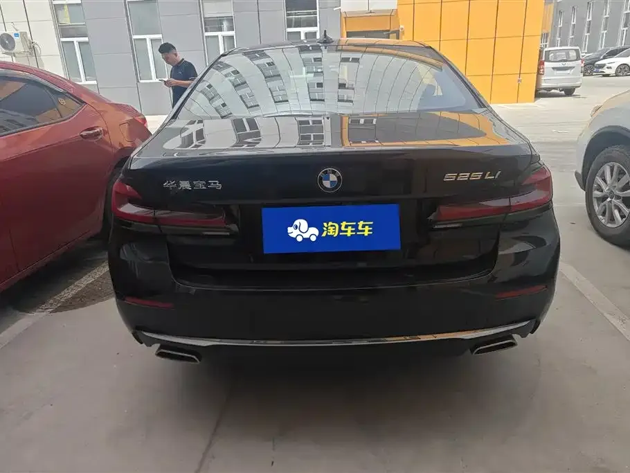 BMW 5 Series 2024 из CN, фото 10