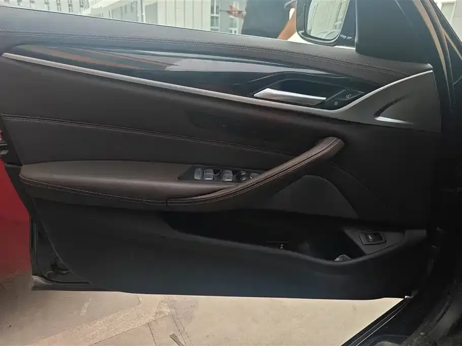 BMW 5 Series 2024 из CN, фото 2