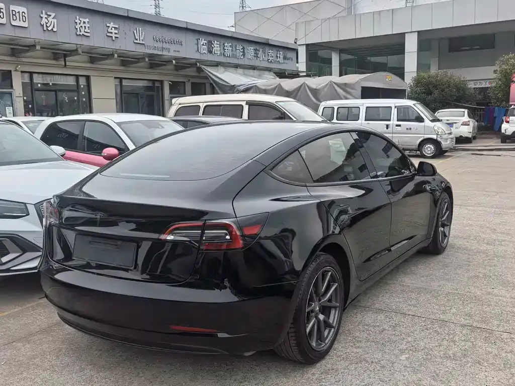 Tesla Model 3 — фото 5