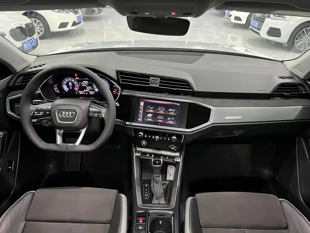 Audi Q3 — фото 10