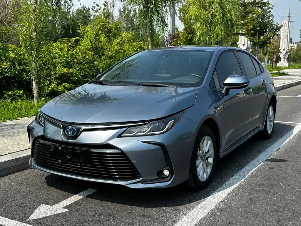 Toyota Corolla — фото 1