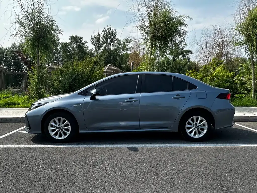 Toyota Corolla — фото 8