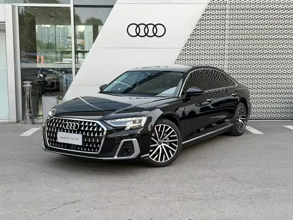 Audi A8 — фото 1