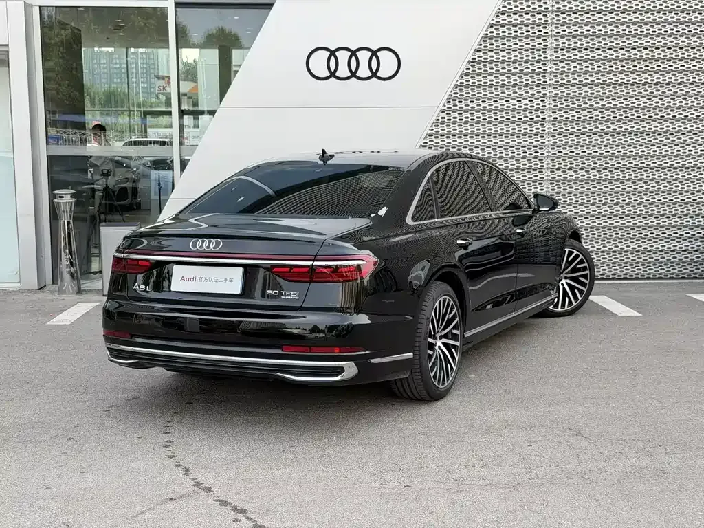 Audi A8 — фото 10