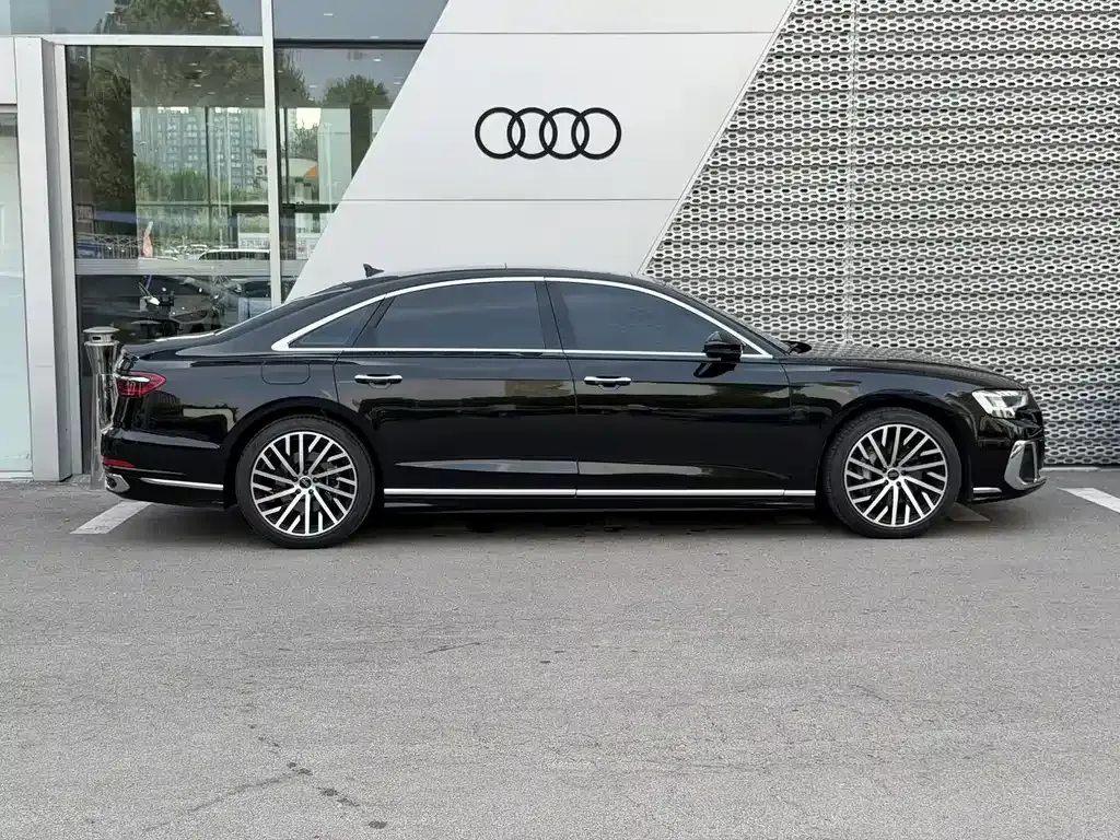 Audi A8 — фото 5