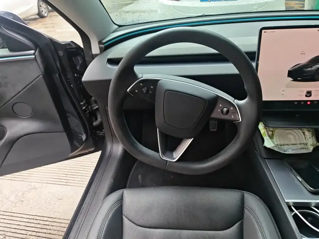 Tesla Model 3 — фото 9