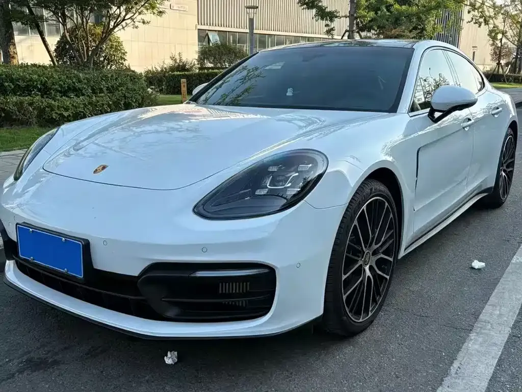 Porsche Panamera — фото 1