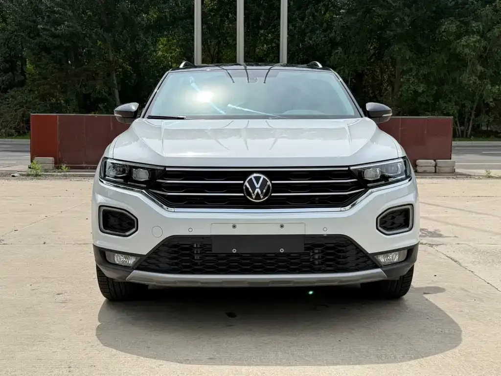 Volkswagen T-Roc — фото 9