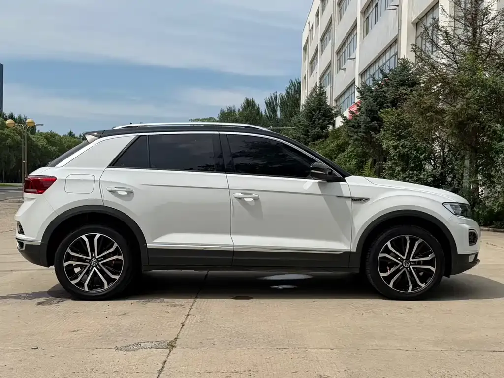 Volkswagen T-Roc — фото 8