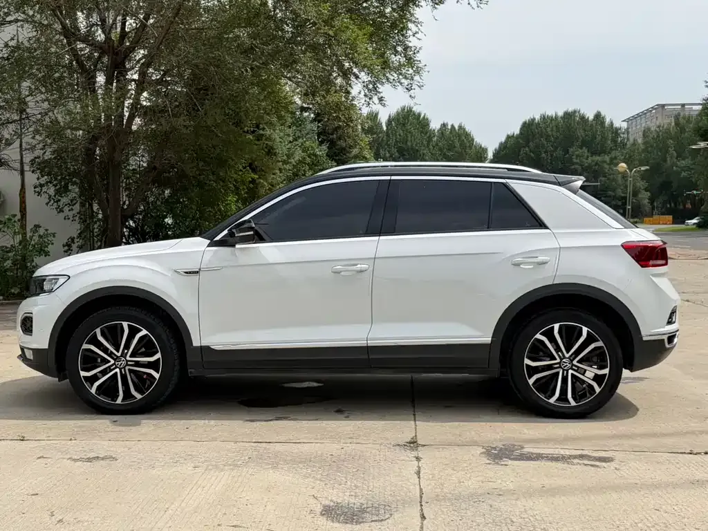 Volkswagen T-Roc — фото 10