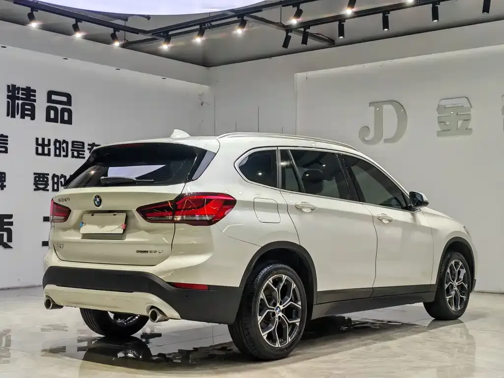 BMW X1 — фото 5