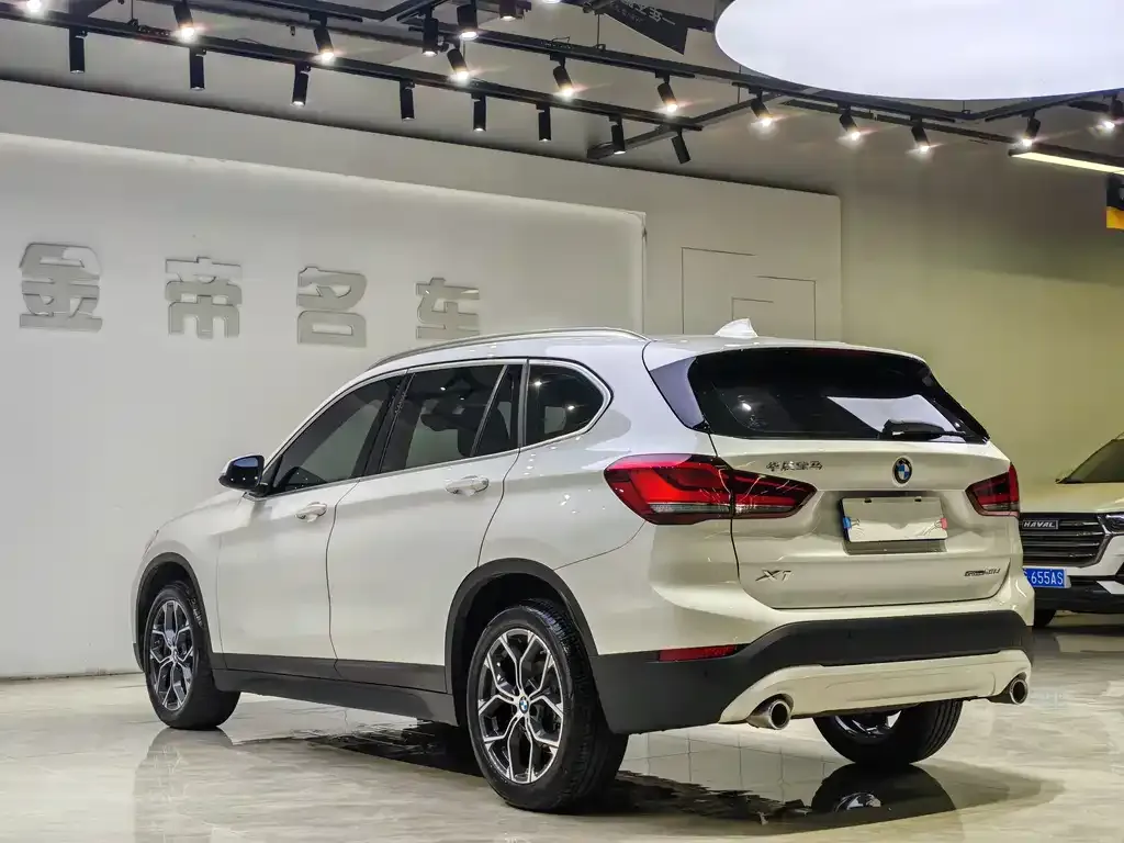 BMW X1 — фото 8
